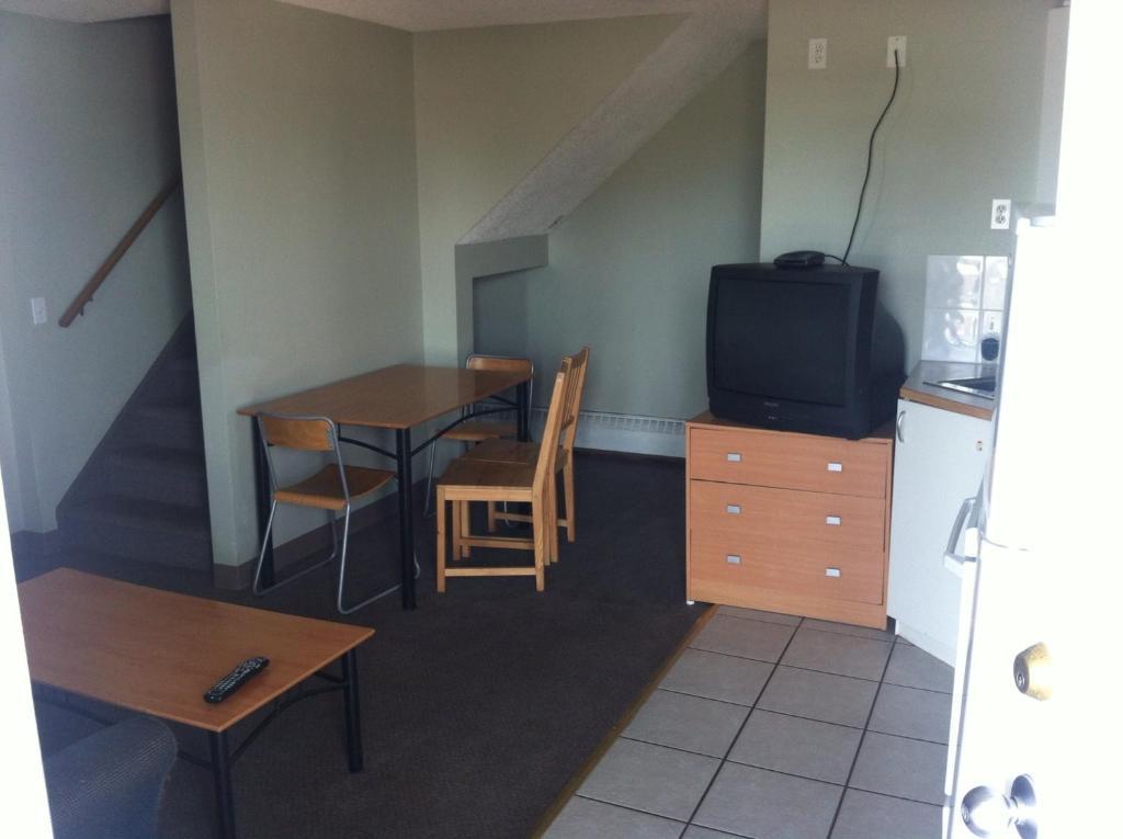 Raccoon Lodge Motel Sylvan Lake Rum bild