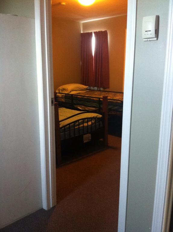 Raccoon Lodge Motel Sylvan Lake Rum bild
